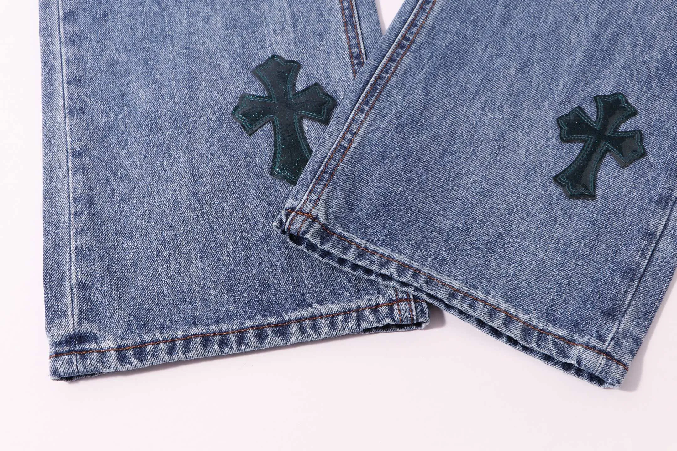 P280 model number: H27 Croxin & 𝐂𝐡𝐫𝐨𝐦𝐞 𝐇𝐞𝐚𝐫𝐭 ss25 blue pants starry sky ripped button jeans. Styles with different wash textures are very friendly to people with thin legs. The slightly flared version perfectly modifies the leg shape. The timeless and moderate length makes it easy to match and match. It is the basis for various styles and is a must-have in your wardrobe! The fabric is stiff but also makes the upper body soft without losing texture. The washing process is even more perfect. It is a must-have item for everyone! ! ! Washed wheat, hang tag, pants label, three labels complete Color: blue Size: 28-30-32-34-36
